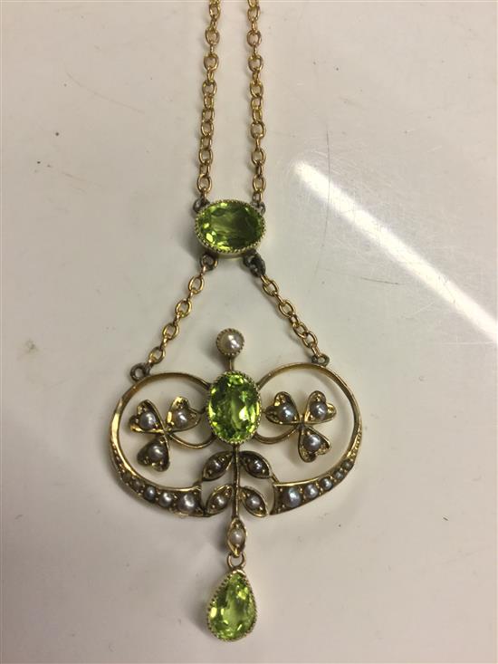 9ct gold Peridot pendant and chain